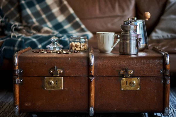 Espresso Kahve Fincanı Fasulye Kahverengi Bir Vintage Çanta Üzerinde Üzerinde — Stok fotoğraf