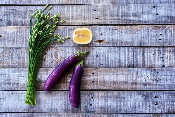 Fresh Eggplant Wooden Background — Stock Photo, Image