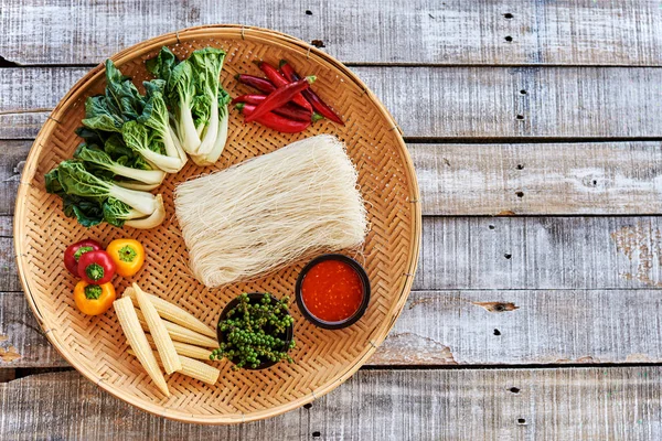 Ingredientes Comida Asiática Sobre Fondo Madera Viejo Fideos Arroz Chile — Foto de Stock