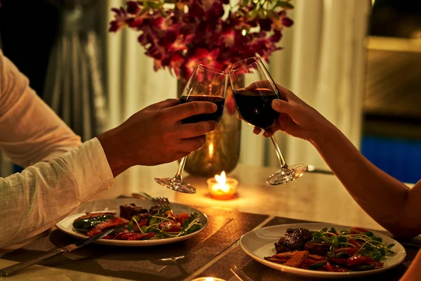 Happy Couple Summer Evening Having Romantic Dinner — Stock Photo, Image