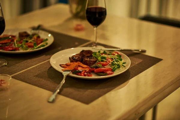 Mesa Para Dos Personas Cena Romántica Una Villa — Foto de Stock