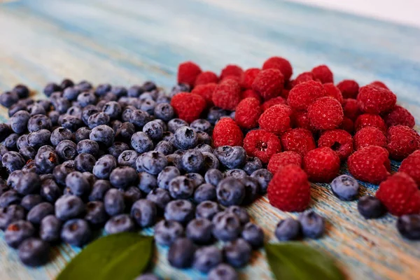 Housewife Washed Left Dry Fresh Raspberries Blueberries Which Prepare Mousse — Stock Photo, Image