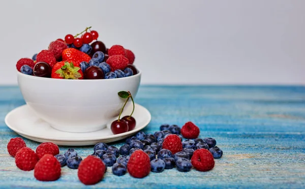 Kochkurse Koch Zeigte Wie Einfach Ist Beeren Dessert Kochen Und — Stockfoto