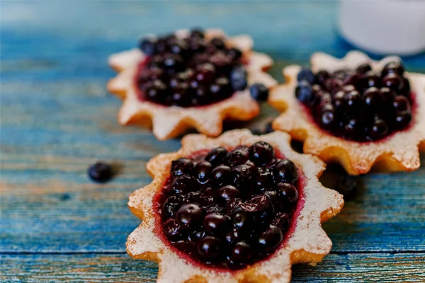 Gros Plan Des Tartelettes Appétissantes Sont Sur Table Cuisinier Les — Photo