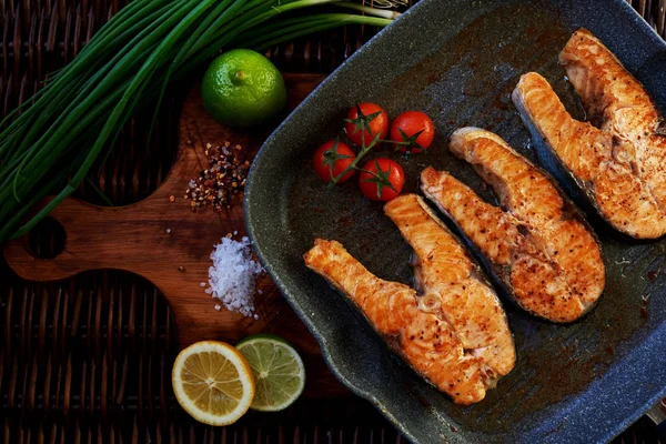 Fresh Salmon Steaks Fried Golden Brown Served Rustic Grill Pan — Stock Photo, Image