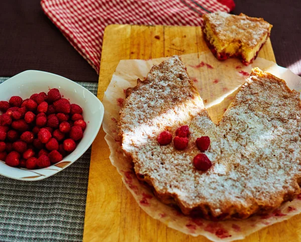 Homemade Cakes Light Easy Recipe Prepare Cake Fresh Berries Cut — Stock Photo, Image