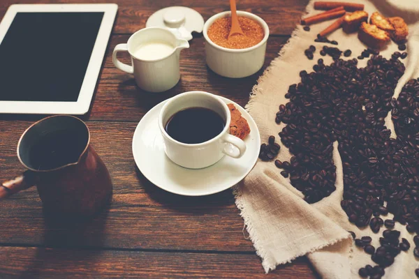 Ontbijt Staat Een Houten Afstand Een Kopje Sterke Koffie Zonder — Stockfoto