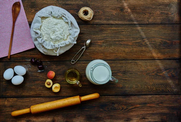 Взять Ингредиенты Теста Молоко Масло Мука Фрукты Заполнения — стоковое фото