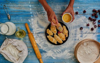 Fırında pişirmeye, hangi yalan bir oklavayla hamuru için yayıyoruz yanındaki roguelike koyduğunuzu önce yumurta kek ile bulaşmış eller