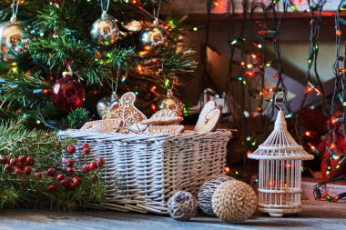 parlak arka masada güzel Noel kompozisyonu.