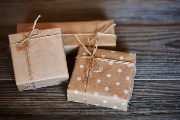 Premium Photo  Gift wrapping in brown kraft paper. gift box with craft  paper, scissors, pine cones and a skein of twine.