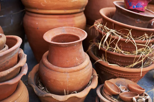 Vasos Cerâmicos Feitos Mão Vasos Barro Empilhados Para Venda Cerâmica — Fotografia de Stock