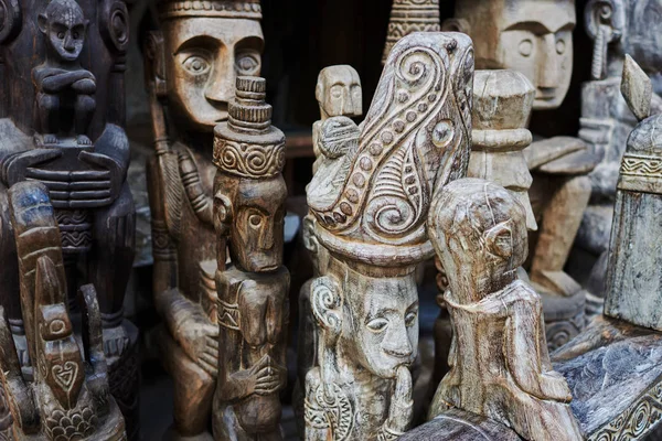 Olika Balinesiska Souvenirer Trä Visas Konst Och Hantverk Turistmarknaden Indonesiska — Stockfoto