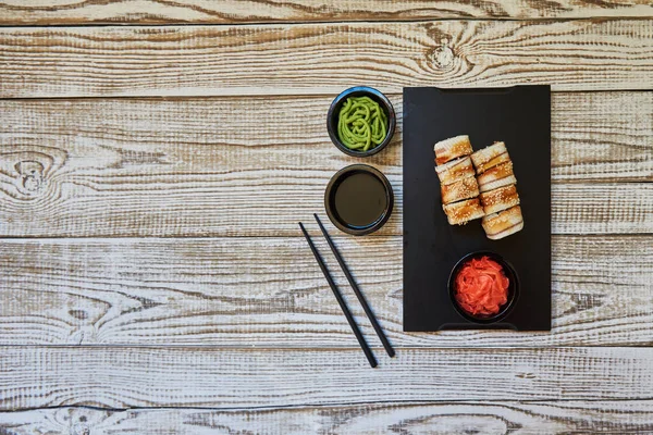 Rollos Con Anguila Ahumada Con Jengibre Wasabi Delicioso Juego Sushi — Foto de Stock