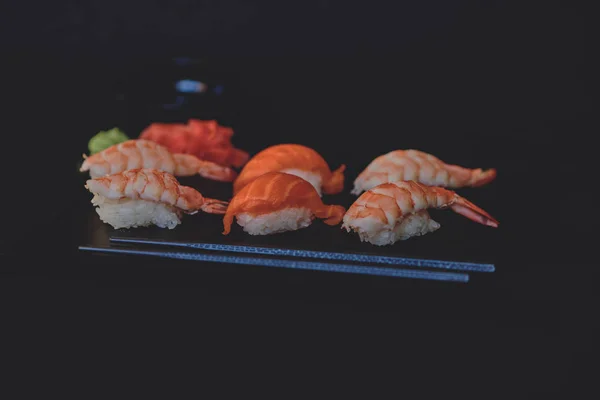 Set Sushi Sashimi Servido Plato Madera Sashimi Con Salmón Anguila — Foto de Stock