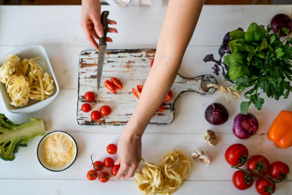 Vista Superior Mujer Cocinando Alimentos Saludables Las Manos Imagen Verduras — Foto de Stock