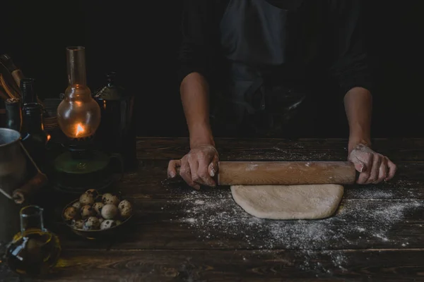 Mat Matlagning Och Bakning Koncept Att Göra Degen Kvinnliga Händer — Stockfoto