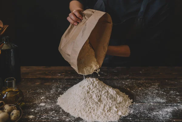 Concepto Comida Cocina Horneado Haciendo Masa Por Las Manos Femeninas — Foto de Stock