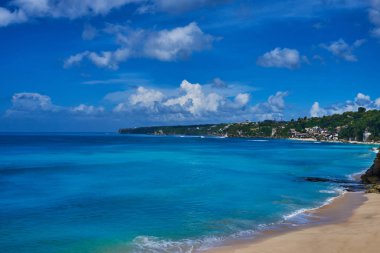 Masmavi deniz Beach muhteşem manzarası. Pitoresk sahne. Muhteşem Hint okyanus parlak ışık. Pitoresk ve muhteşem sahne. Güzel manzara, tropikal kayalık plaj. Güzellik Dünya.