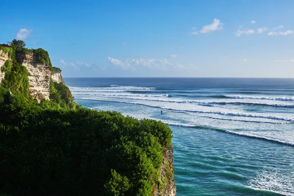 Coastline Beautiful Rocky Cliffs Turquoise Wavy Sea Scenic Coastal Landscape — Stock Photo, Image