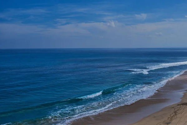 Tropiska Strand Med Gul Sand Och Blå Himmel Tömma Havet — Stockfoto