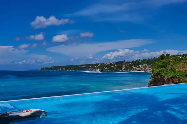 Vacaciones Verano Lujo Viajes Concepto Turismo Hombre Piscina Cerca Del —  Fotos de Stock