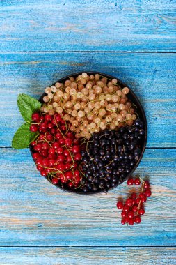 Simit veya reçel için onların dolgu yapmak için fırın tabakta yemek çilek