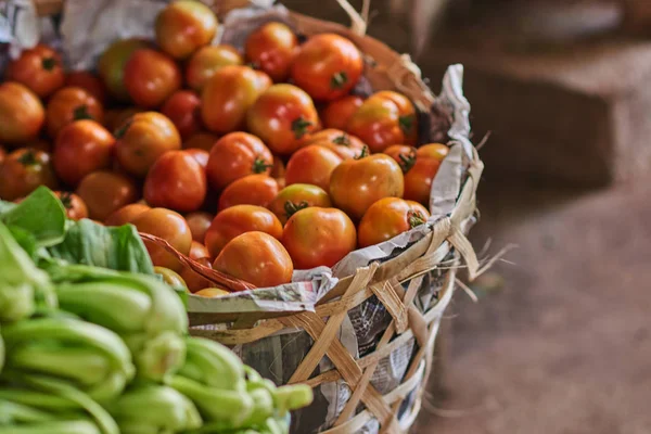 Marché Rue Avec Tomates Mûres Chou Chinois Vente Tomates Savoureuses — Photo