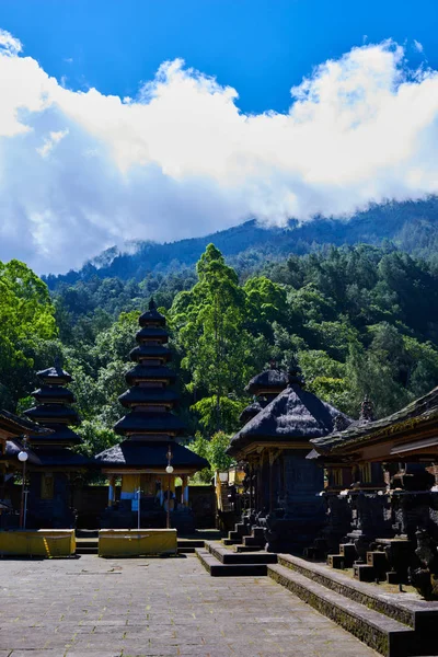 Kolorowy Balinski Krajobraz Świątynią Świątynie Pura Penataran Agung Besakih Kompleks — Zdjęcie stockowe