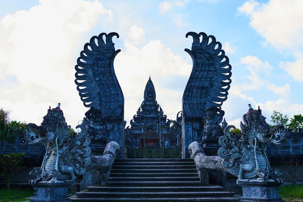 Piękny Widok Rzeźby Starożytnej Świątyni Wyspie Bali Balijski Świątyni Hinduskiej — Zdjęcie stockowe