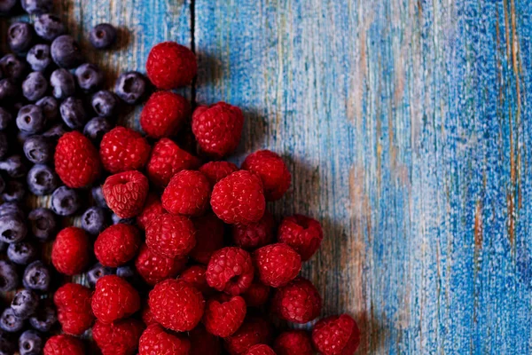 Delicious Berries Blueberries Raspberries Healthy Summer Fruits Antioxidants Top View — Stock Photo, Image