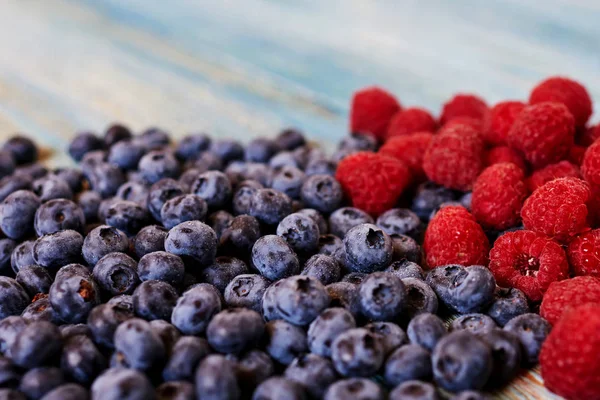 Blueberries Raspberries Wooden Table — Stock Photo, Image