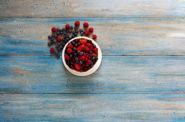 Kabın Içinde Sağlıklı Karışık Meyveli Diyet Sağlıklı Kahvaltı Kilo Kaybı — Stok fotoğraf