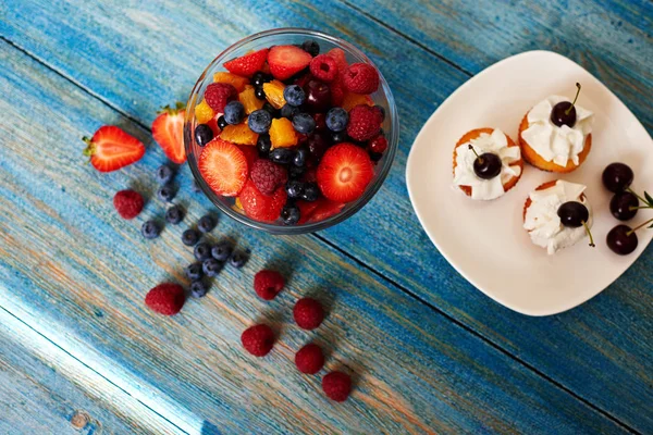 Housewife Cook Delicious Salad Mix Fresh Berries Muffins Berry Jam — Stock Photo, Image