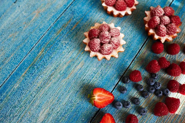 Deliciosas Mini Tortas Aveia Com Framboesas Frescas Creme Uma Mesa — Fotografia de Stock