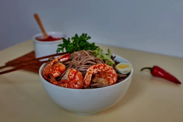 Comida Tradicional Japonesa Fideos Con Gambas Mesa Cocina Mariscos Trigo — Foto de Stock