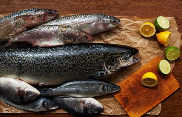 Cuisiner Restaurant Poisson Cher Prépare Les Pâtes Déjeuner Avec Des — Photo