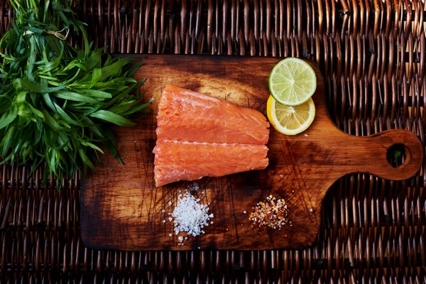 Chef Ready Pickle Fresh Salmon Steak Small Piece Salmon Board — Stock Photo, Image