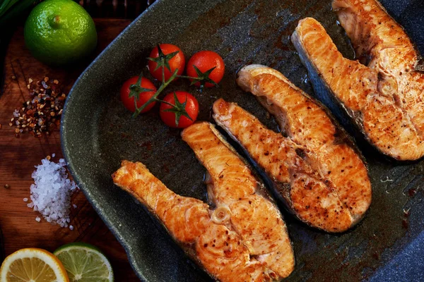 Grilled Salmon Cherry Tomato Garlic Herb Lemon Iron Pan Fish — Stock Photo, Image