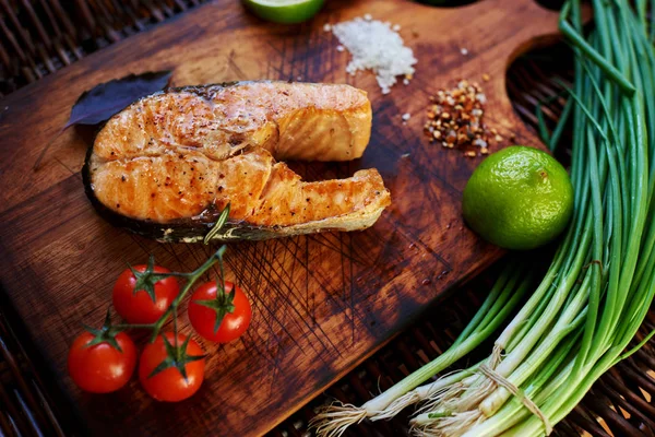 Ook Restaurant Cooked Salmon Steak Grill Served Him Piece Lemon — Stock Photo, Image