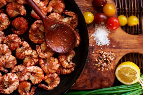 Gamberi Fritti Con Aglio Coriandolo — Foto Stock