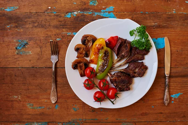 Carne Parrilla Con Verduras Horneadas — Foto de Stock