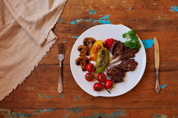 Fırında sebzeli ızgara et