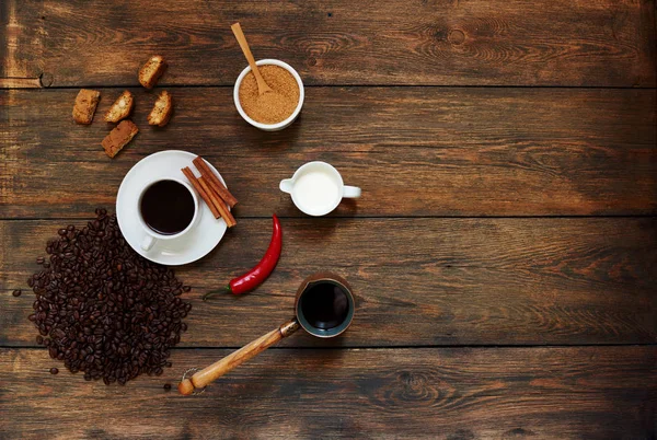 Ober Van Het Restaurant Ongewoon Koffie Geserveerd Tafel Een Kopje — Stockfoto