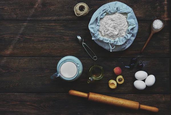 Üstten görünüm tablo içi için test veya lapa lapa bisküvi, meyve için ürün bulunmaktadır