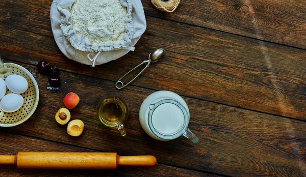 Hanımı Aileniz Için Kek Yapmak Için Puf Böreği Malzemeleri Hazırladı — Stok fotoğraf