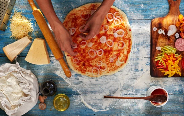 Housewife Preparing Pizza Your Family Arranges All Ingredients Order Thin — Stock Photo, Image