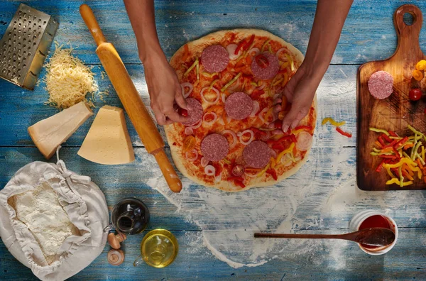 Women Hands Chef Italian Restaurant Pizzas Lays Stuffing Sprinkle Cheese — Stock Photo, Image