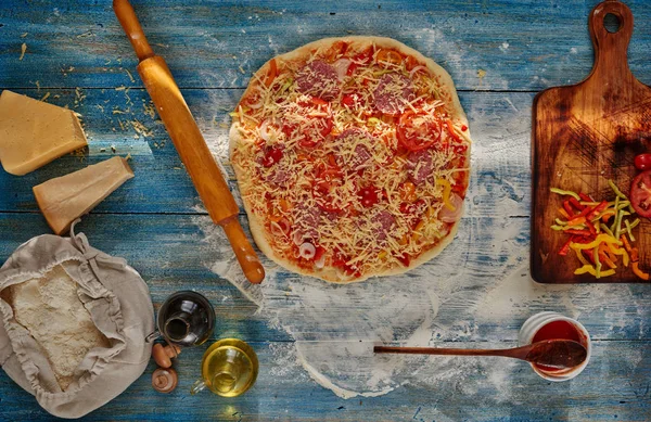 Raw Pizza Ingredients Wooden Table Preparing Classical Pizza Adding Cheese — Stock Photo, Image