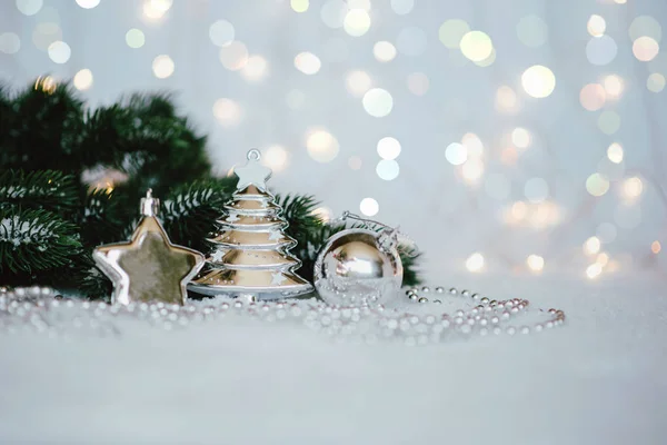 Kerstkaart Met Fir Decor Glitter Achtergrond Sterren Sparren Takken Bal — Stockfoto